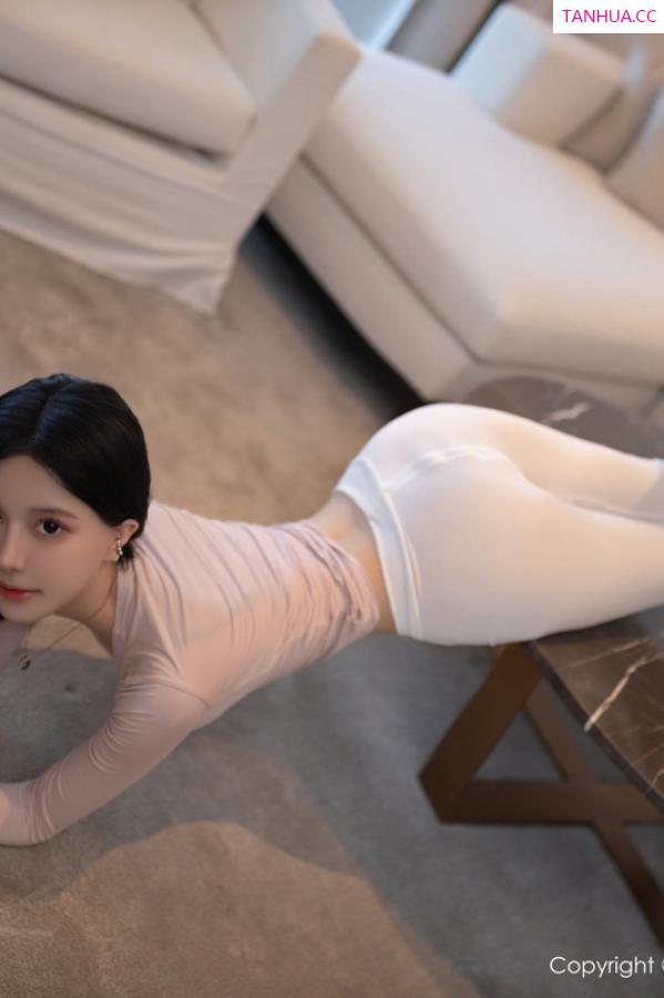   [XiuRen]高清写真图 2024.06.14 No.8705 幼幼 丝袜美腿第4张图片